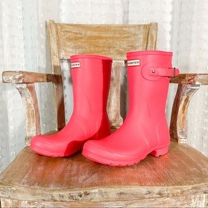 Hunter Original Short Rain Boot in Hyper Pink